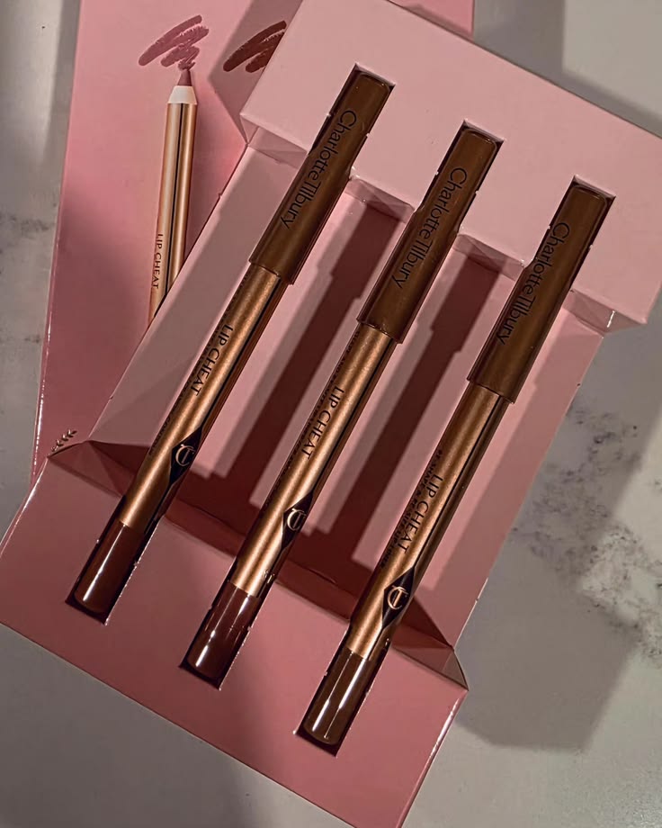 Charlotte Tilbury Iconic Lip Cheat Trio-u dolasku