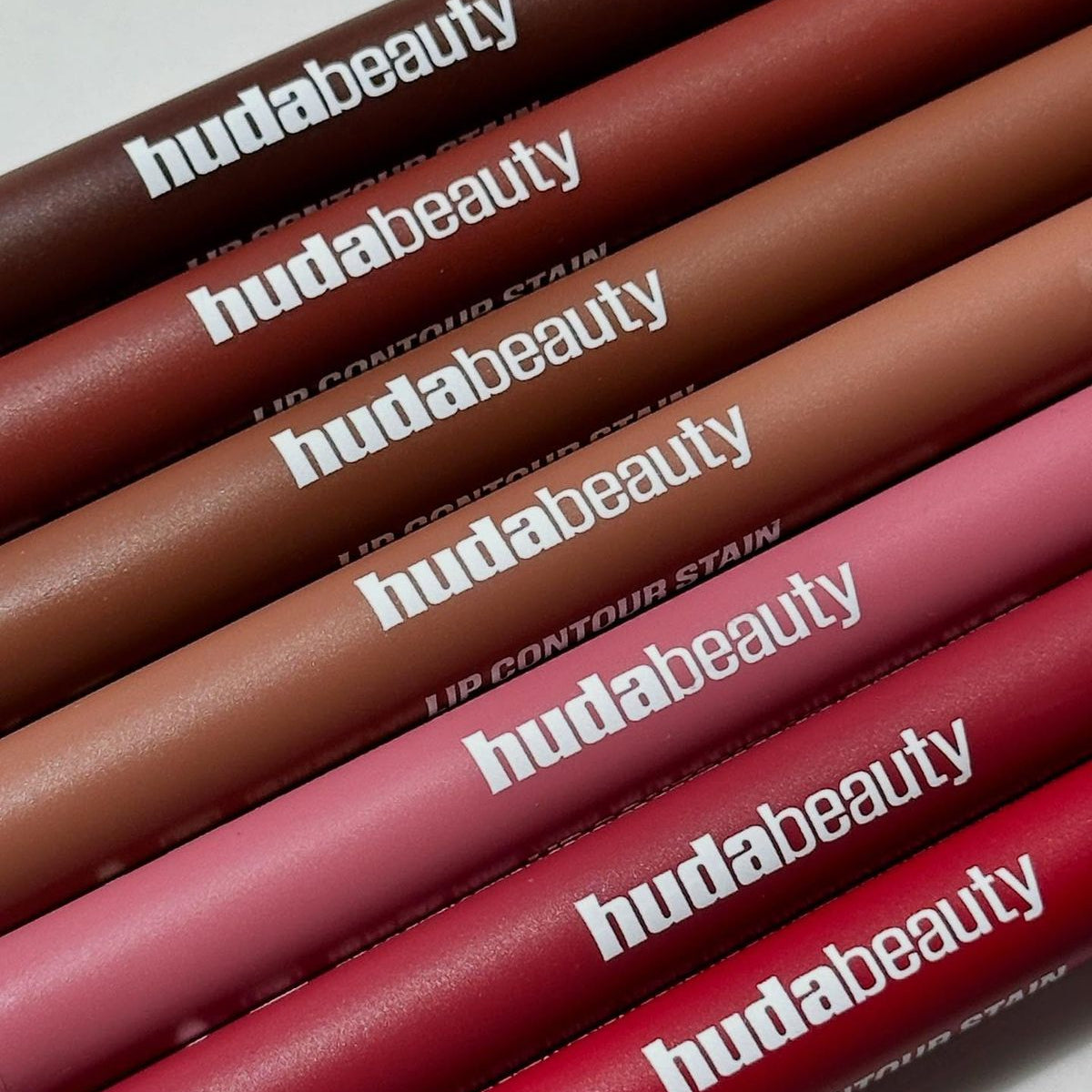 Huda Beauty Lip Liner-u dolasku